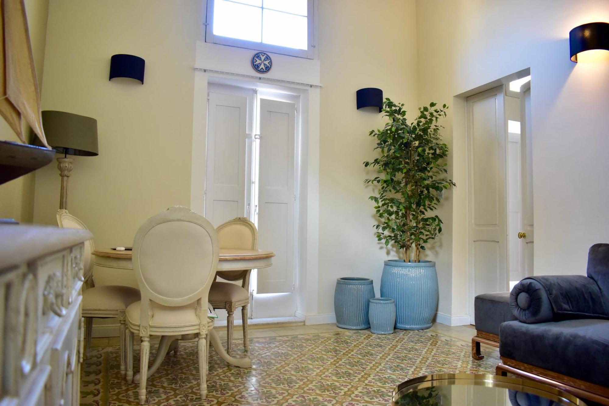 Grand Arcanum Apartment 2 - Comfortable And Elegant セングレア エクステリア 写真
