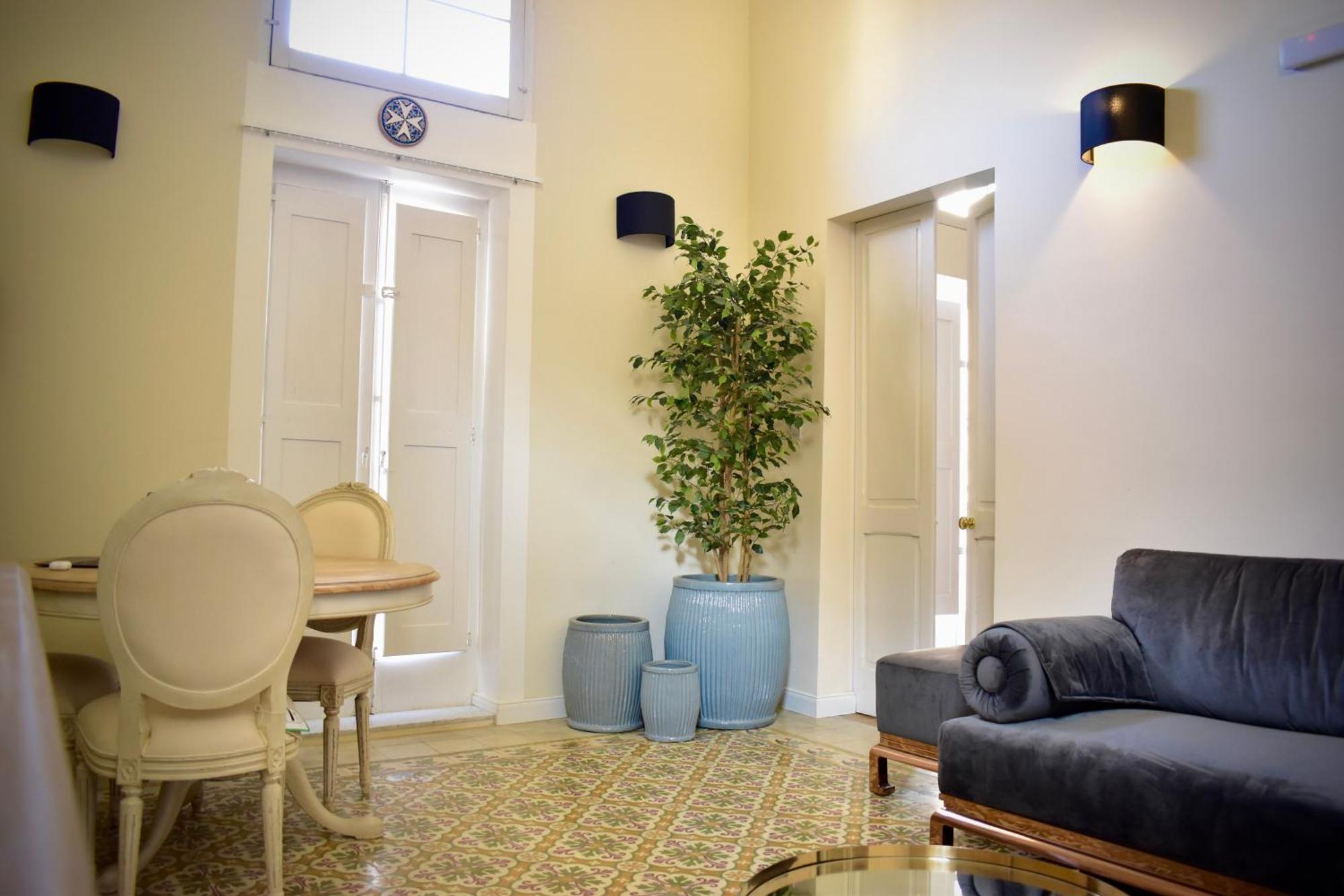 Grand Arcanum Apartment 2 - Comfortable And Elegant セングレア エクステリア 写真