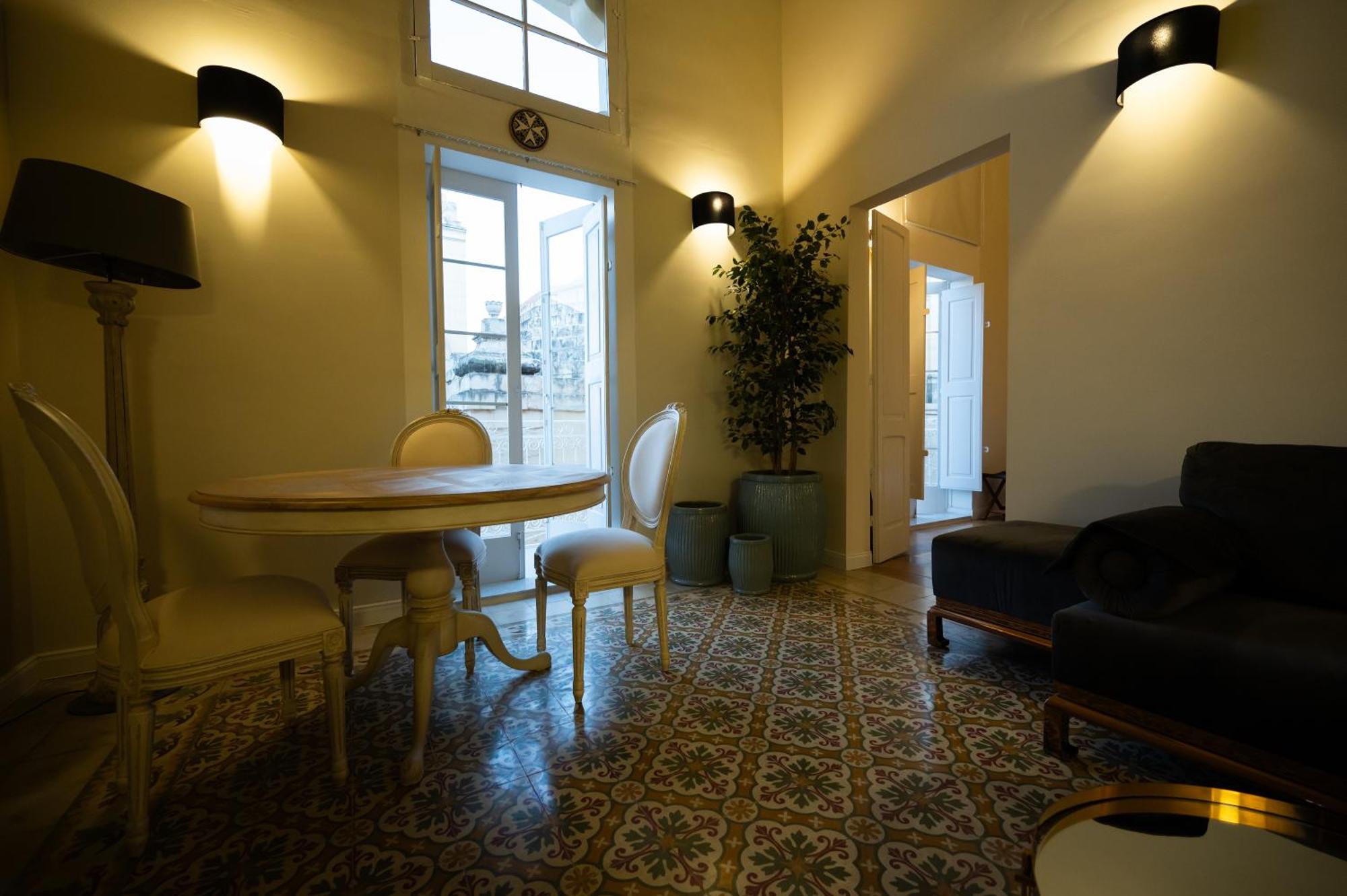 Grand Arcanum Apartment 2 - Comfortable And Elegant セングレア エクステリア 写真