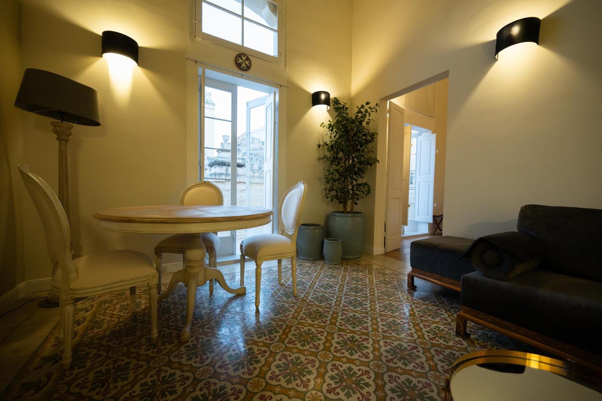 Grand Arcanum Apartment 2 - Comfortable And Elegant セングレア エクステリア 写真