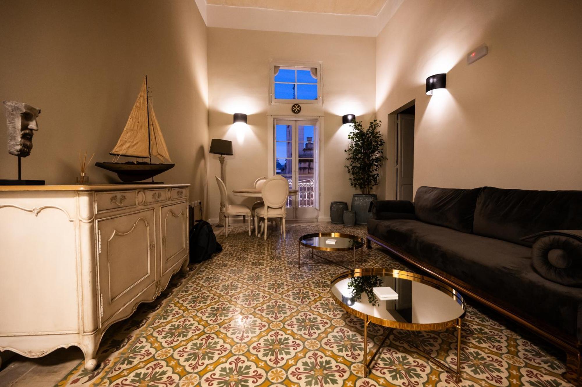 Grand Arcanum Apartment 2 - Comfortable And Elegant セングレア エクステリア 写真