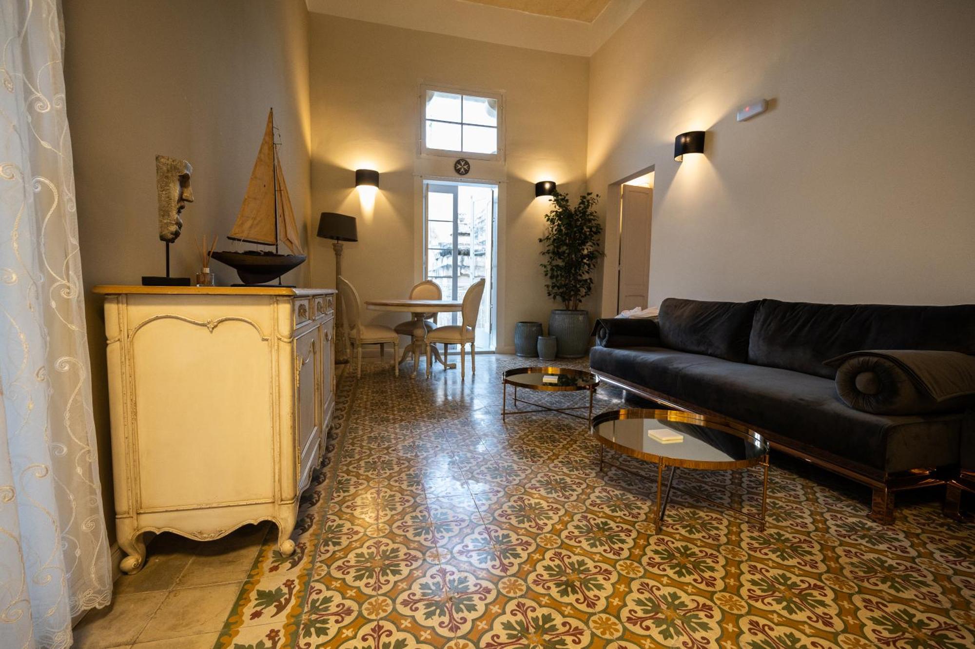 Grand Arcanum Apartment 2 - Comfortable And Elegant セングレア エクステリア 写真